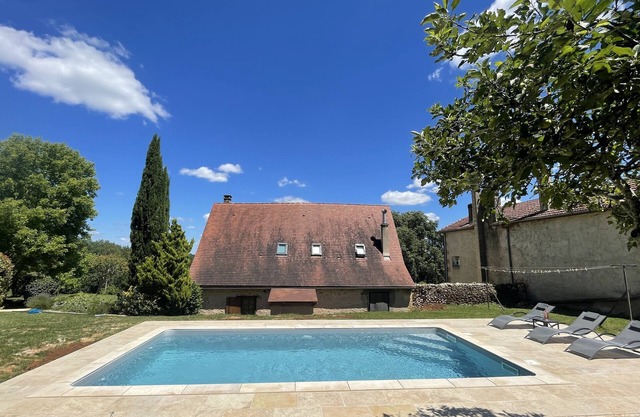 Casa de piedra tradicional con impresionantes vistas y jardín privado cerrado