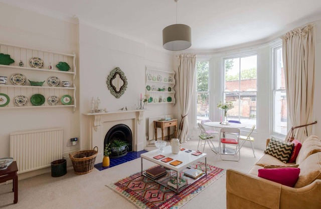 Traditional 2 Bed Apartment, Notting Hill