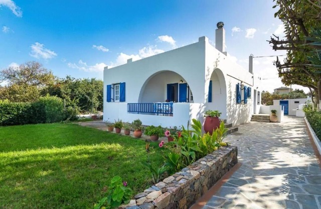 Traditional Blue house 150m from the beach with all the essentials