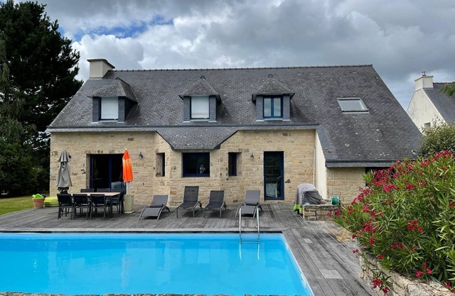 Traditional Breton house with heated swimming pool 5min walk from the beach