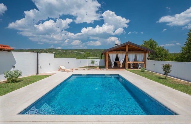 Traditional Comfort Casa Natura with 36m2 Pool