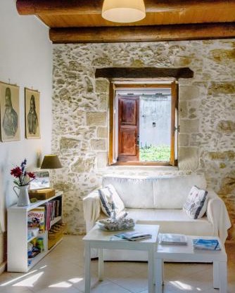 Traditional Cretan House close to beach and Chania city, Mouri Nature House