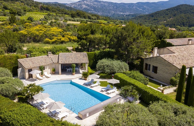 Hermosa casa de campo provenzal, cerca de Mont-Ventoux, piscina climatizada muy grande, WIFI