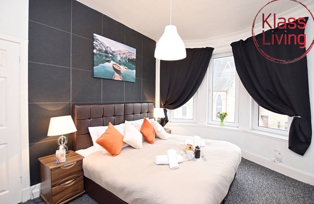 Gran apartamento con wifi gratuito y aparcamiento.