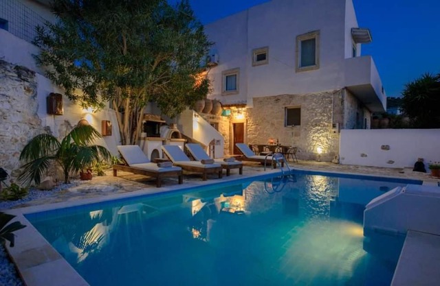 Traditional House 1 with Pool