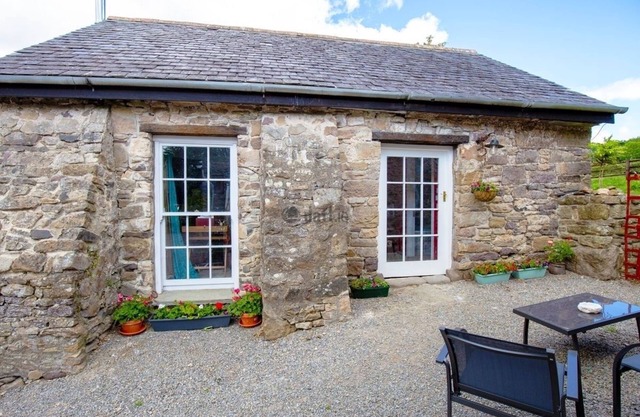 Traditional Irish 3/4 Berth Cottage