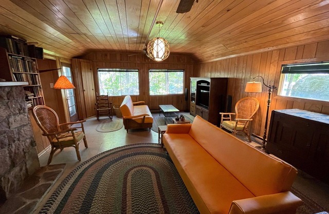 Traditional Lake Muskoka Cottage