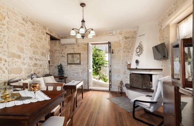 Traditional resort in Heraklion,Crete:perfect for couples, families, and groups.