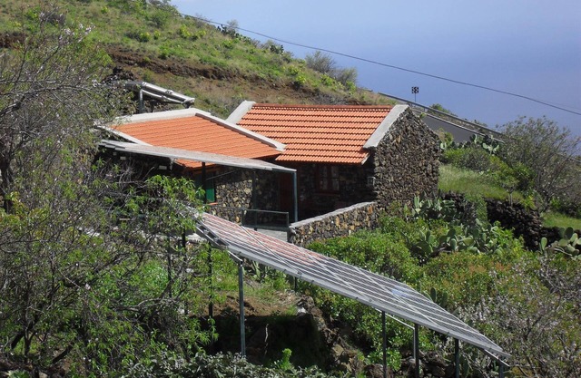 Casa rural tradicional, tranquilidad, paisaje, energías renovables y WIFI