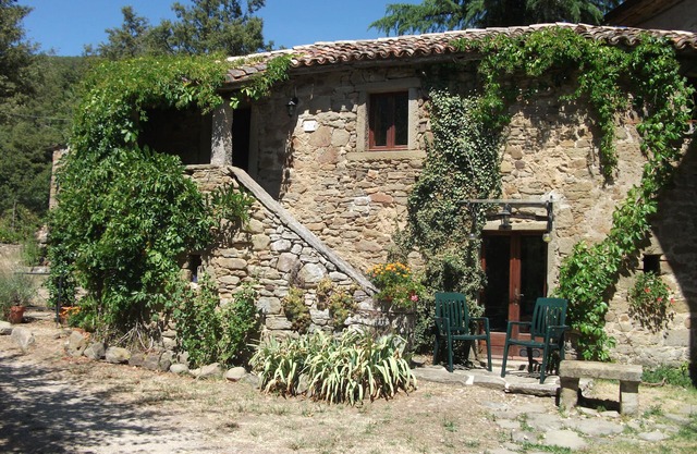 Casa de piedra tradicional en una zona rural, tranquila y silenciosa construida en 1799