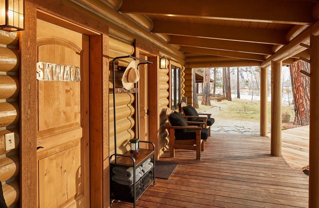 Traditional Skwala Cabin Room on The Bitterroot River