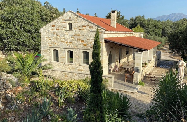 Traditional stone house for rent in Crete in a quiet location
