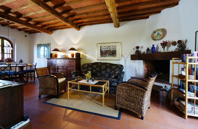 Casa de piedra compl. amueblado en un pueblo romántico (mar)