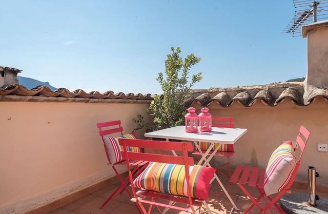 Casa de piedra tradicional, zona tranquila con impresionantes vistas a la montaña