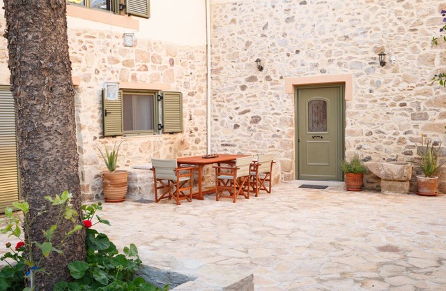 Villa de piedra tradicional - Priotissa