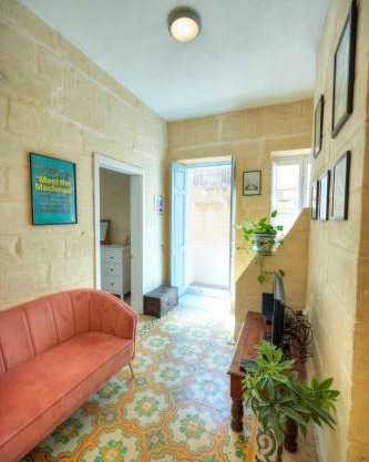 Traditional townhouse near seafront, roof terrace RTHE1-1