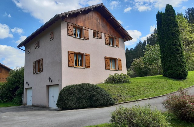 Tradicional Villa, 12 personas, cómodo, en Gerardmer, gran jardín