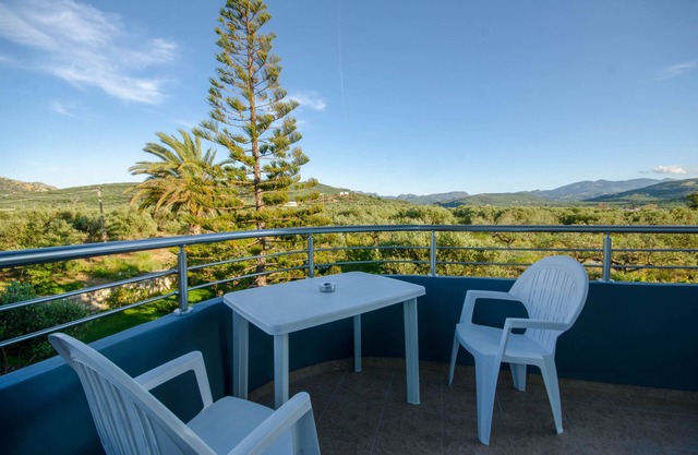 Villa tradicional con apartamentos en Olive Grove