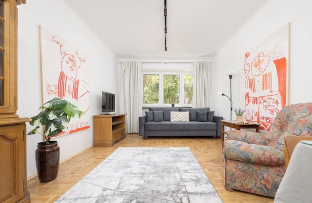 Traditional Warsaw Apartment by Renters