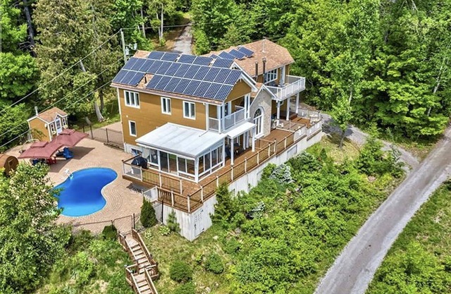 Trailhead Lakehouse | HotTub, Sauna, Lake, Pool, 2 kitchens & 4 min to ski hill