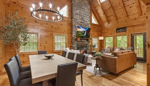 Trails End Cabin- Sauna, Arcade, Hot Tub, Firepit