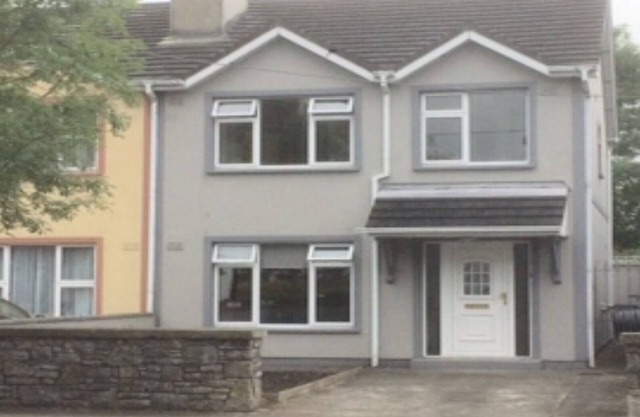 Adosado en Tralee. Situado en el centro, a pocos minutos del centro de la ciudad de Tralee.