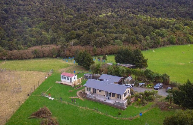 Tram Track Cosy Cabin Reserve