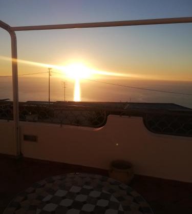 Tramonto sul mare