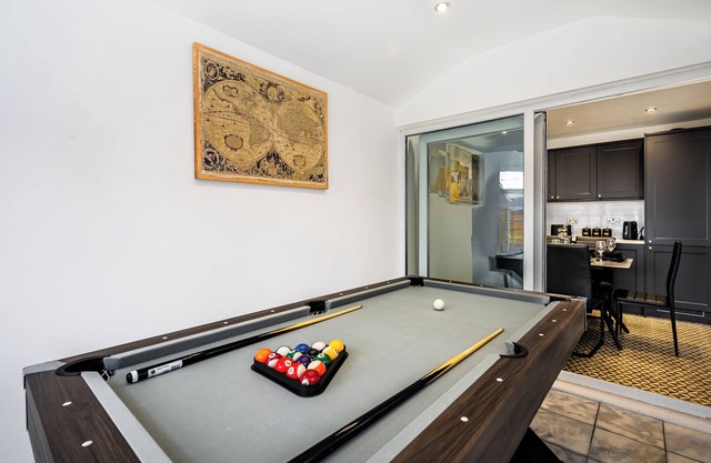 Tramside Retreat – 3BR Near Manchester & Etihad