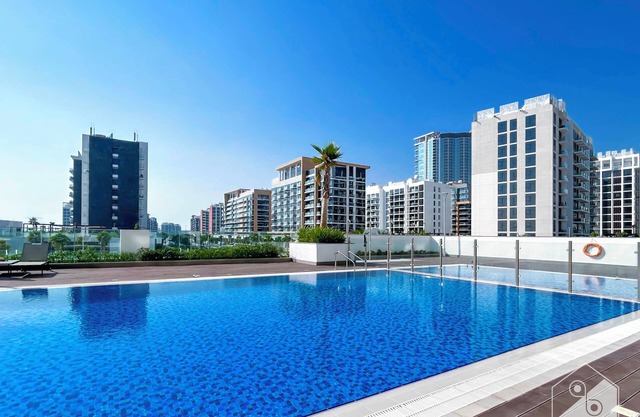Tranquil 1BR Escape With Pool View in Meydan