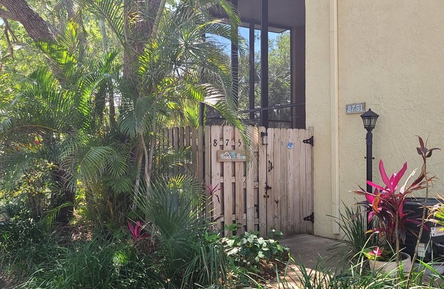 Tranquil 2 Bd, 2BA Tropical Getaway just steps from the Beach on the Space Coast