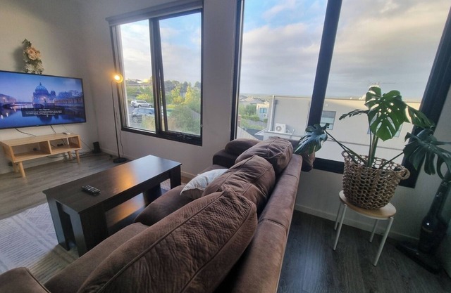 Tranquil 2-bedroom apartment in Doncaster East with AC, WiFi