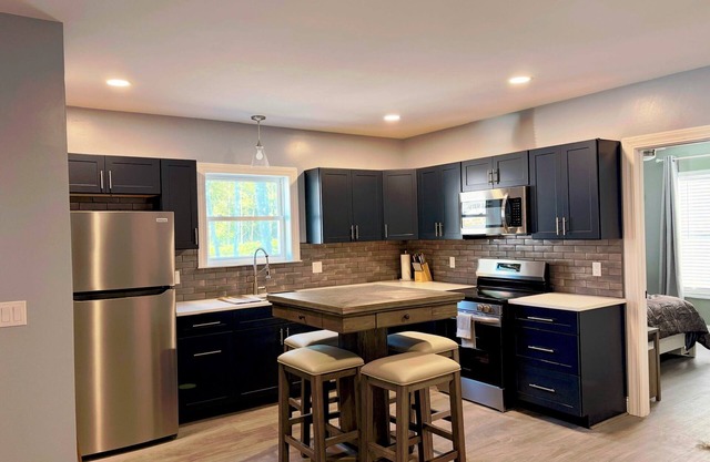 Tranquil 2-bedroom duplex unit with AC in Palmyra