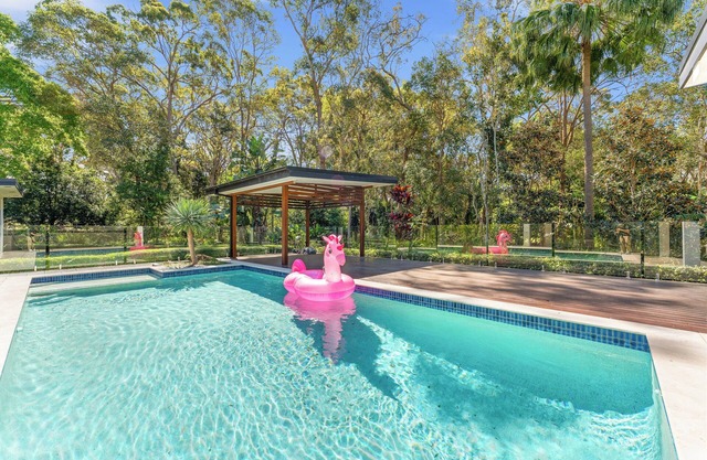 Tranquil 2Ha Escape: 5BD Home + Pool & Play Area