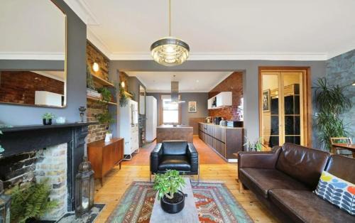 Tranquil 3-Bed Maisonette NW10