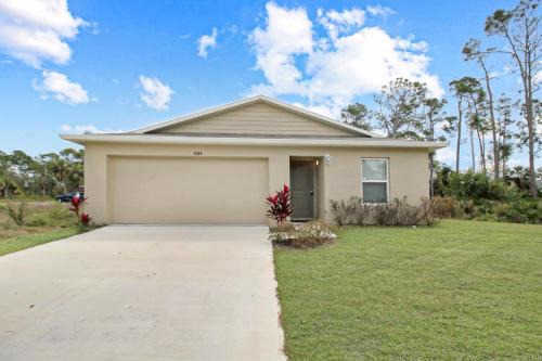Tranquil 3BR retreat in Port Charlotte