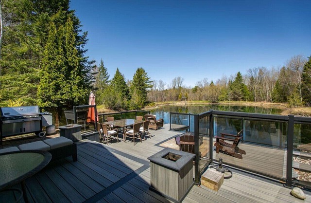 Tranquil 4BR Pondside Retreat: Hot Tub, BBQ, Gym.