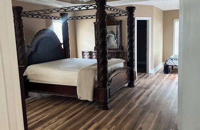 Tranquil 5-bedroom 3 bath house with AC in Raeford