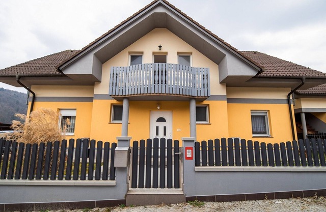 Tranquil and Charming Apartments with Shared Garden - Three Bedroom Apartment with Terrace