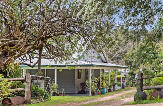 Tranquil and cosy rural cottage in Dwellingup surrounded by state forrest.