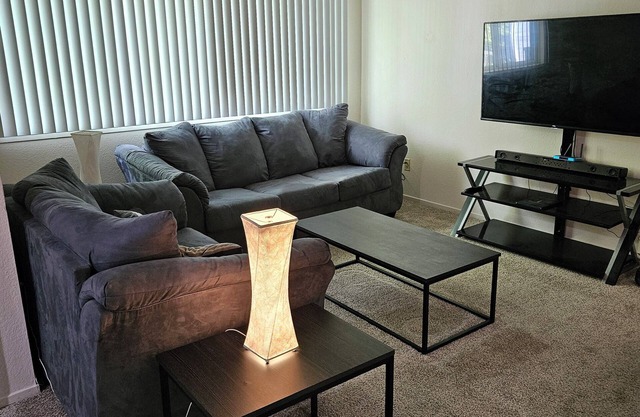 Tranquil apartment in safe gated community with WiFi in Vallejo