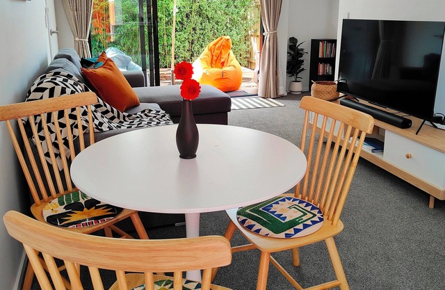 Tranquil Bamboo Oasis -New 2 Bed Close To CBD