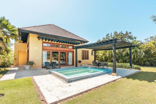 Tranquil bungalow with picuzzi at Green Village CC