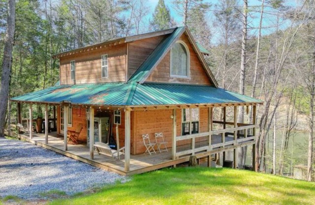 Peaceful Home in the Mountains! - Dog Friendly - Packed Asphalt Driveway