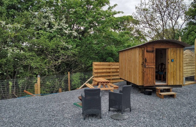 Tranquil Cabin Retreat in Llandovery