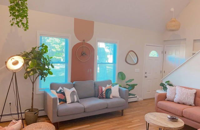 Tranquil Cape getaway 4BD 2BA with AC, Family and Pet Friendly!