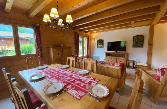Hermoso chalet tranquilo cerca del centro de Samoëns con jardín y parking privado