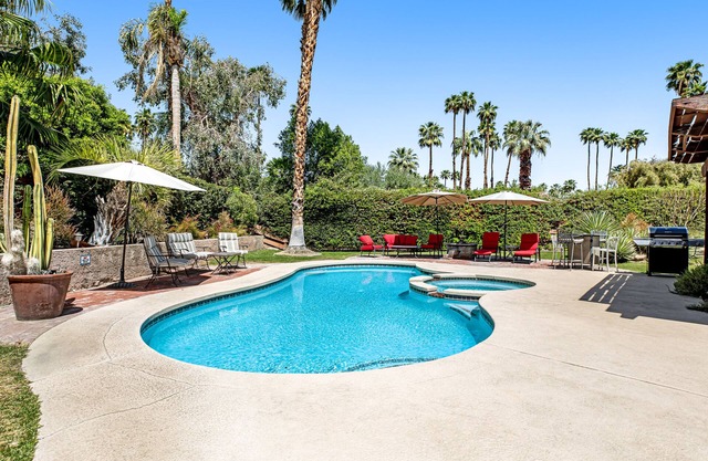 Tranquil dog-friendly retreat w/ private pool & spa, courtyard, & mountain views