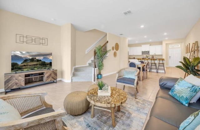 Tranquil Escape 3 BDR Townhome Close to Beach