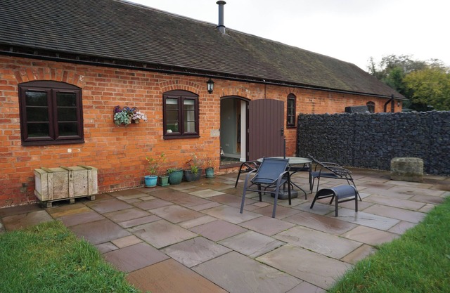 Tranquil Farlow Retreat, Sleeps 4 with Parking